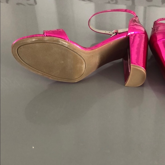 Guess fuschia heels 💕 - Picture 6 of 8
